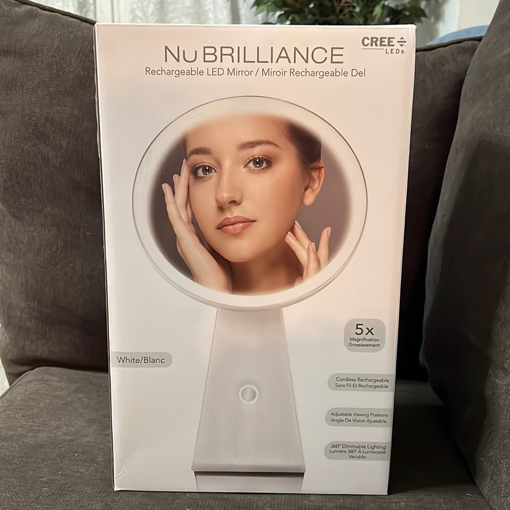 Vanity USB LED Mirror
